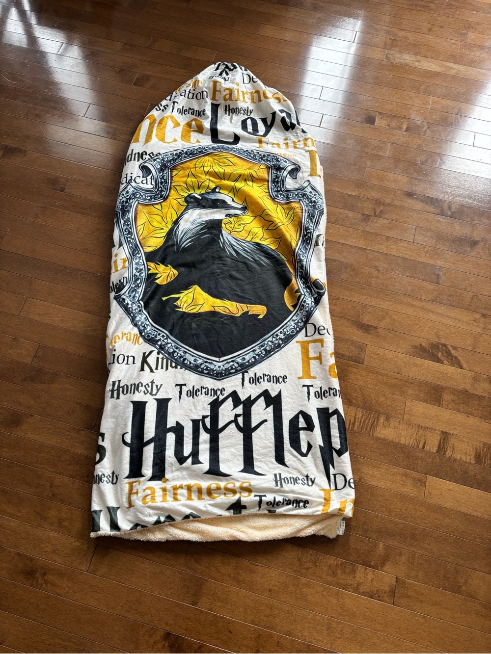 Harry Potter Hufflepuff hooded throw - Yellow Black Cream